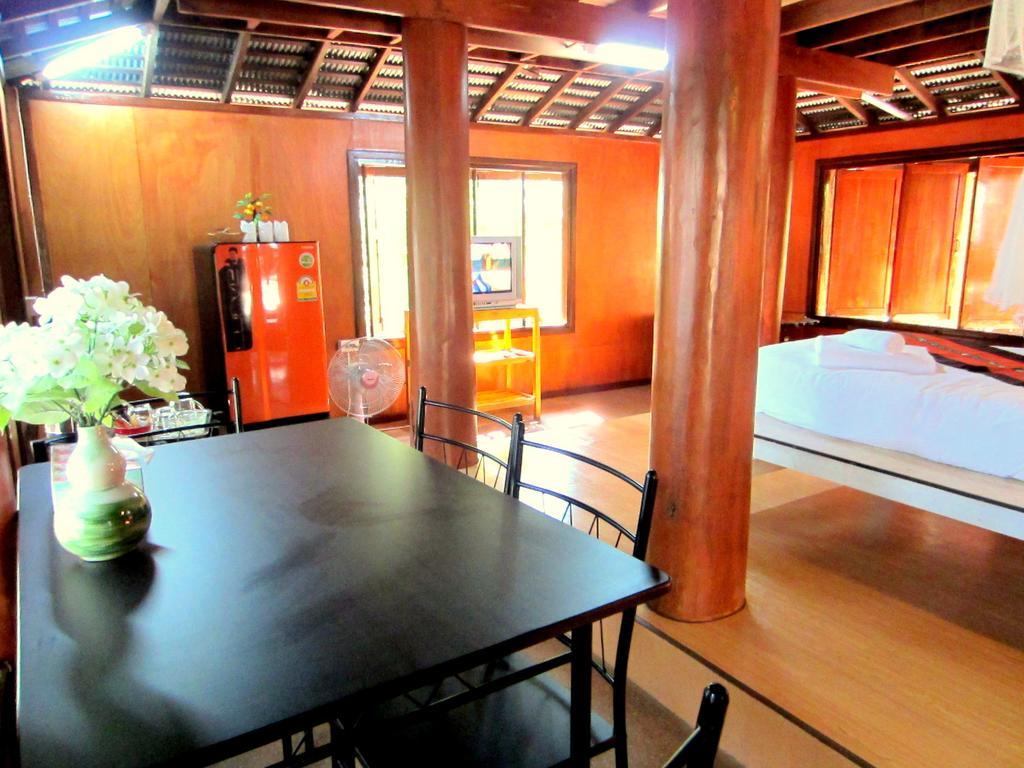 Golden Teak Homestay Маэ-Рим Экстерьер фото